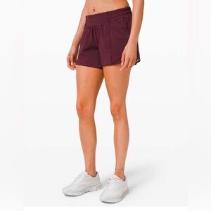 Lululemon Hotty Hot Short II *Long 4"
Cassis (First Release)